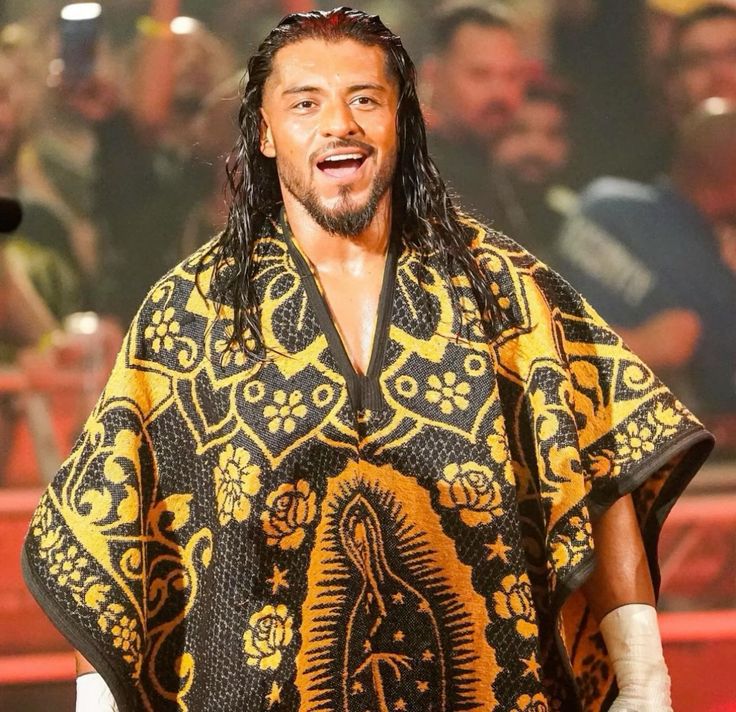 Santos Escobar firma un nuevo contrato con WWE tras una oferta mejorada: el mexicano regresa oficialmente a la&nbsp;empresa